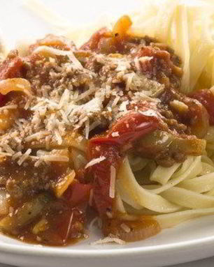 Тальятелле с утиным рагу, томатами и розмарином