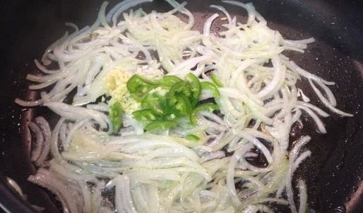 рисовая лапша с креветками и мидиями