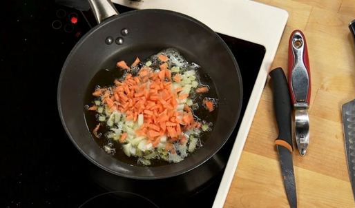 котлета кордон блю из индейки на свекольном ризотто