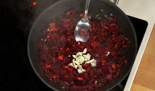 котлета кордон блю из индейки на свекольном ризотто