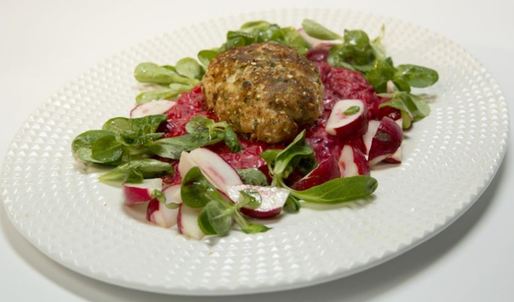 котлета кордон блю из индейки на свекольном ризотто