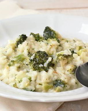 Ризотто с брокколи и поджаренными орешками кешью