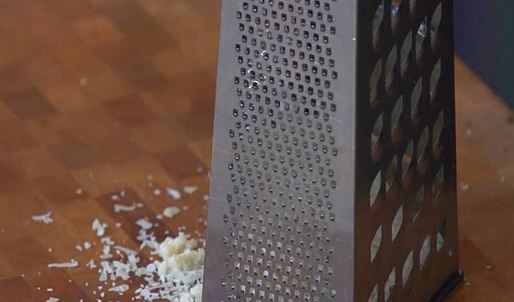 ризотто с грибами, капустой кале и беконом