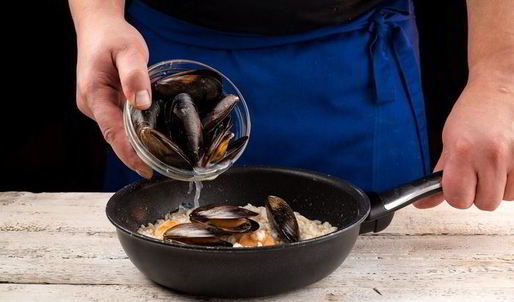 ризотто с креветками и мидиями