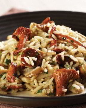 Ризотто с лисичками, луком-шалотом и пармезаном