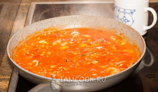 ризотто с морепродуктами в томатном соусе