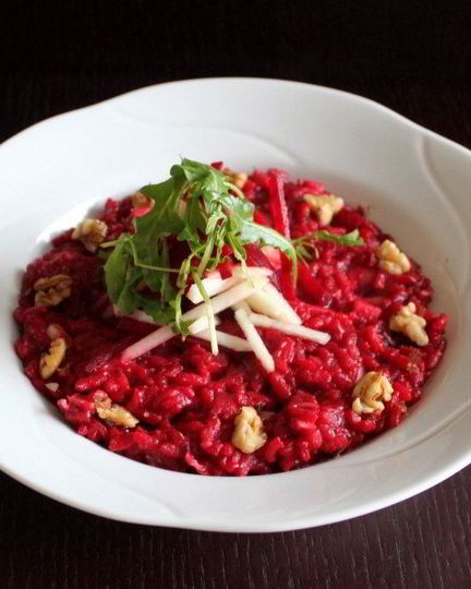 Рецепт свекольное ризотто с яблоком, грецким орехом и сыром бри