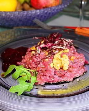 Свекольный ризотто с цикорием