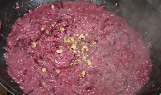 свекольный ризотто с цикорием