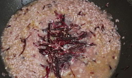 свекольный ризотто с цикорием