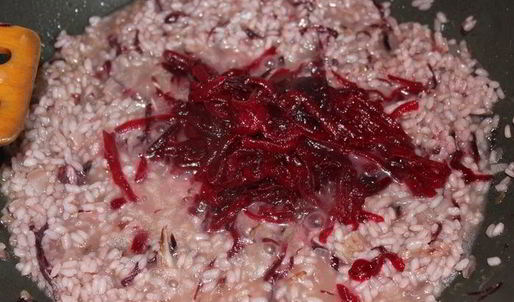 свекольный ризотто с цикорием