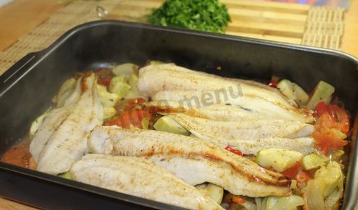 филе минтая в духовке с овощами запеченное