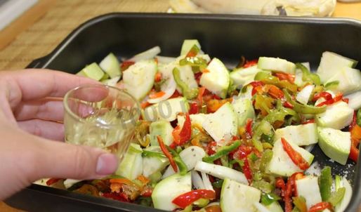 филе минтая в духовке с овощами запеченное