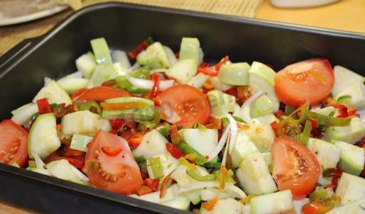 филе минтая в духовке с овощами запеченное