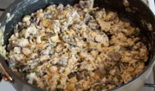 кальмар, фаршированный грибами и яйцом