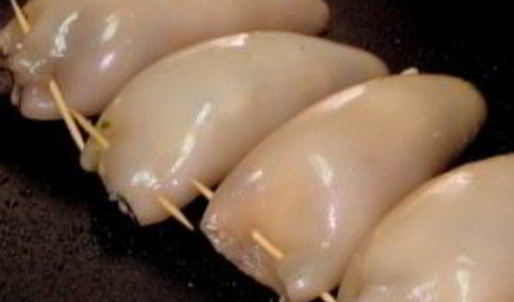 кальмар, фаршированный грибами и яйцом