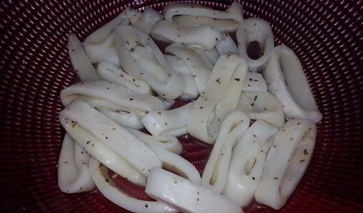 кальмары в кляре с постно-чесночным соусом