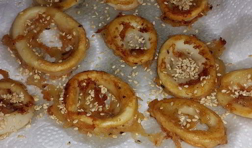 кальмары в кляре с постно-чесночным соусом