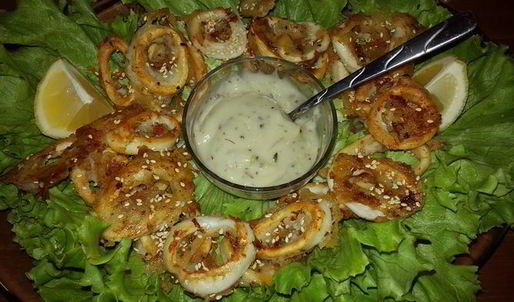 кальмары в кляре с постно-чесночным соусом