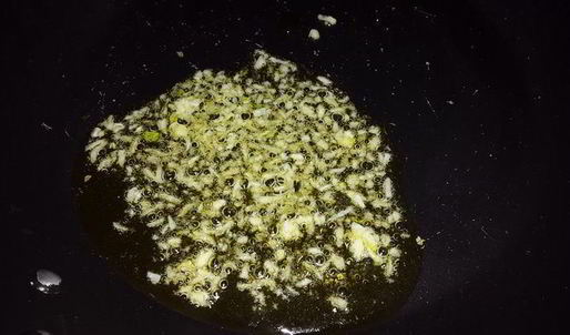 кальмары в кляре с постно-чесночным соусом