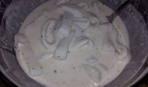 кальмары в кляре с постно-чесночным соусом