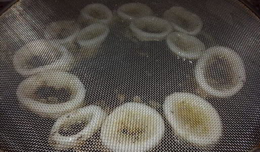 кальмары в кляре с постно-чесночным соусом