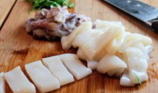 кальмары в томатном соусе