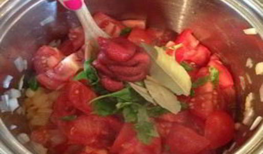 кальмары в томатном соусе