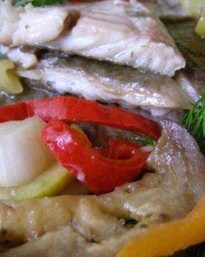 Камбала в овощах