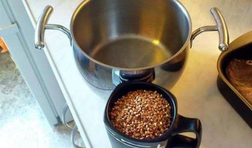 карп фаршированный гречневой кашей с рубленым яйцом