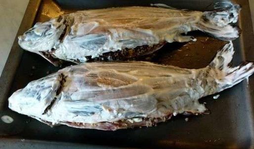 карп фаршированный гречневой кашей с рубленым яйцом