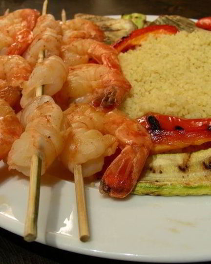 Рецепт креветок-гриля в маринаде тандоори с овощами-гриль и карри-кускусом