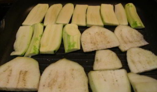 креветки-гриль в маринаде тандоори с овощами-гриль и карри-кускусом