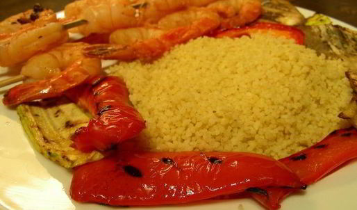 креветки-гриль в маринаде тандоори с овощами-гриль и карри-кускусом