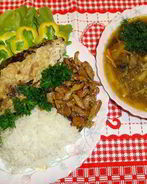 Линь в сметане запеченный в фольге с рисом и жареными рыжиками