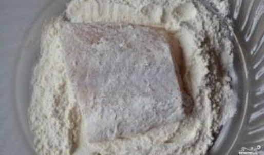 минтай на сковороде