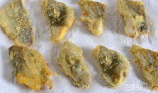 минтай, жаренный с луком и морковью