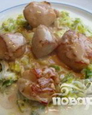 Морские гребешки с фондю из лука-порея