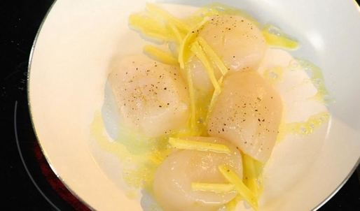 морской гребешок на пюре из цветной капусты