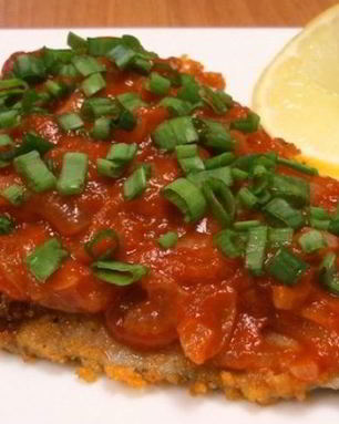 Рыба, жаренная под соусом