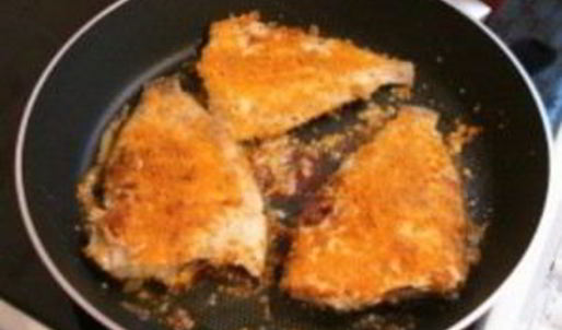 рыба, жаренная под соусом