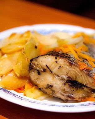 Щука в духовке с картофелем