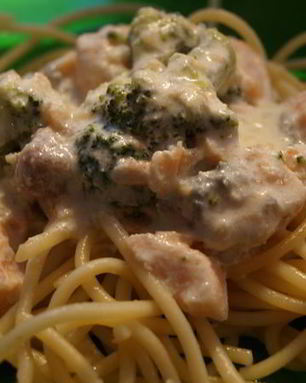 Семга с голубым сыром и брокколи