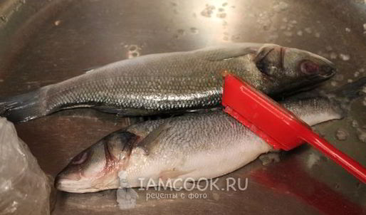 сибас, запеченный с каперсами