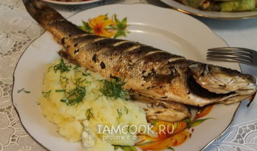 сибас, запеченный с каперсами