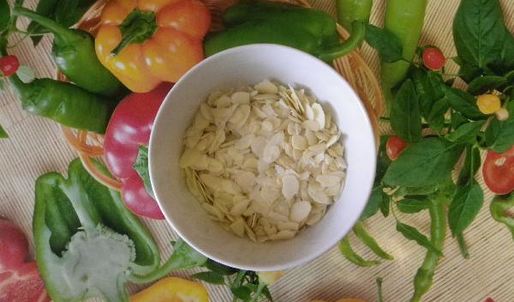 сибас жареный с миндалем