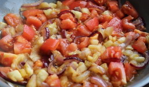 сливочные креветки, запеченные в цукини