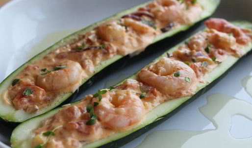 сливочные креветки, запеченные в цукини