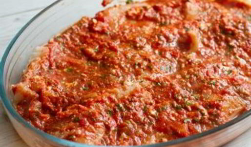 треска, запеченная под томатным соусом с фетой