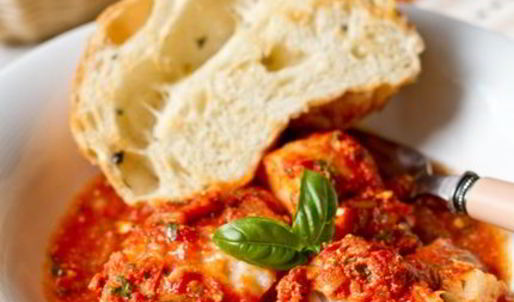 треска, запеченная под томатным соусом с фетой